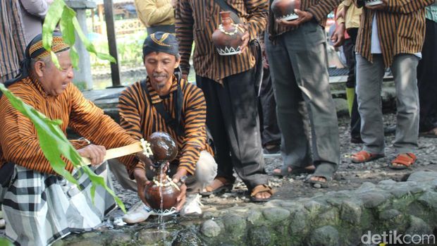 Festival Padusan di Umbul Kemanten Desa Sidowayah, Kecamatan Polanharjo, Klaten.