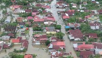 Banjir akibat intensitas hujan tinggi sejak Kamis (7/3/2024) merendam ratusan rumah di kota Padang dan sekitarnya sehingga warga diungsikan ke tempat yang lebih aman.  