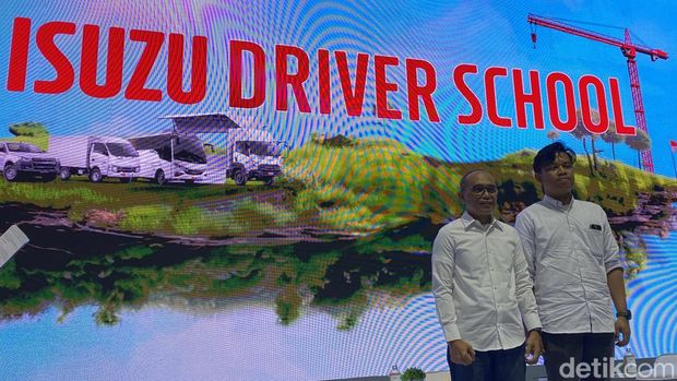 Fuad Hasyim selaku Learning Center & Transformation Dept. Head PT IAMI dan alumni Isuzu Driver School pada ajang Gaikindo Indonesia International Commercial Vehicle Expo 2024. Foto: Muhammad Hafizh Gemilang