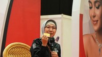 Menurutnya, Galeri 24 juga memamerkan produk batik series dengan tema pesona batik Indonesia. 