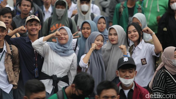 Giliran Pelajar Ikutan Demo Tolak Hak Angket di DPR