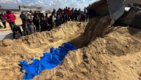 Jenazah-jenazah ini baru saja dikembalikan oleh pasukan Israel setelah mereka menangkap dan membunuhnya.  