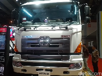 Hino Gandeng Pemkot Tangerang Lakukan Uji Berkala Truk dan Bus