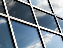 Pasang Alumunium Foil di Jendela Bikin Rumah Adem, Begini Caranya