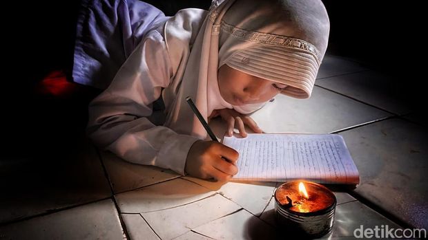 Intan si bocah tangguh dari Sukabumi.