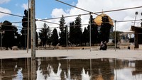 Israel telah melakukan pembatasan kepada siapa yang bisa masuk dan salat di Masjid Al-Aqsa. 