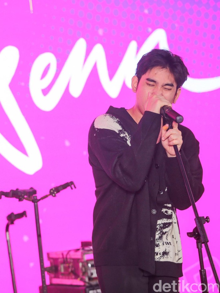 Jesenn Jesenn saat menghadiri dPop Music Day 2024