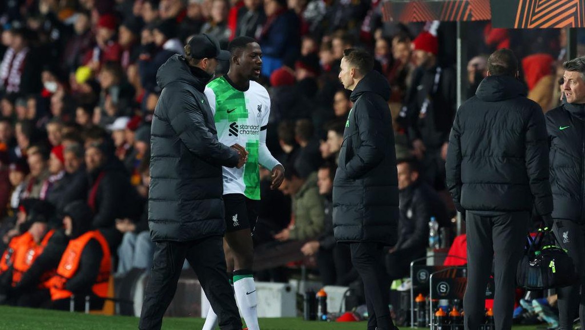 Ibrahima Konate mengalami cedera saat Liverpool melibas Sparta Praha (Getty Images/Alexander Hassenstein)