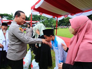 Kaops NCS Gelar Baksos Polri Presisi, Bagikan 5.000 Paket Sembako di Sukabumi