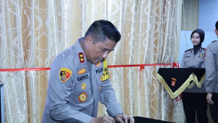 Kapolda Metro Jaya Irjen Karyoto meresmikan ruang pelayanan SPKT