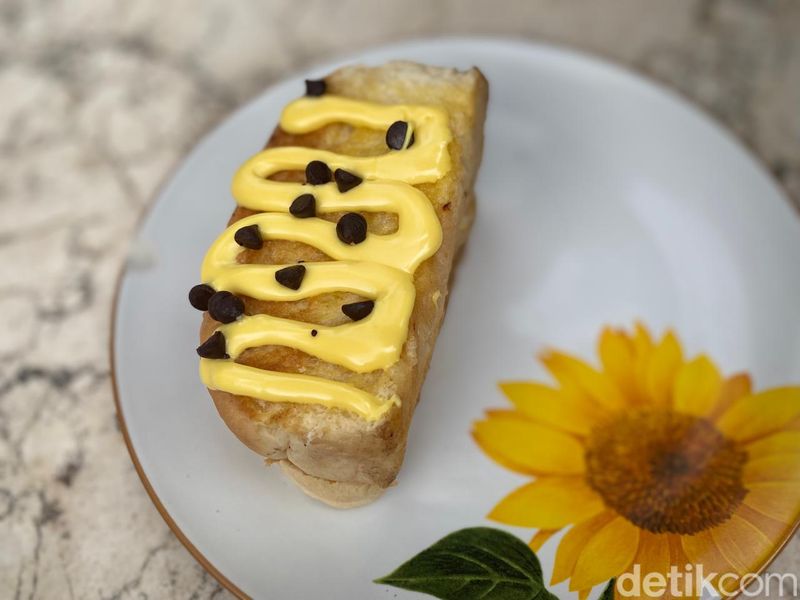 Kedai Roti Ibu Saya: Cuma Lima Ribu! Jajan Roti Enak di Tempat Instagramable