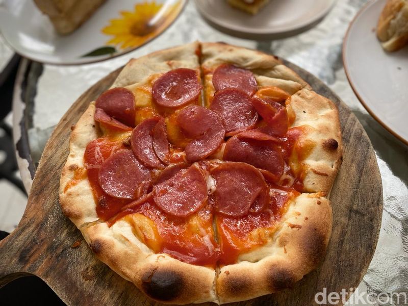 Kedai Roti Ibu Saya: Cuma Lima Ribu! Jajan Roti Enak di Tempat Instagramable