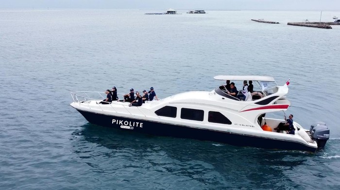 Keren! Yacht jadi Branding Produk Lighting Setelah sukses melakukan branding dengan Super Car dan Helicopter, kali ini Nanolite-Pikolite menggebrak sebuah branding dengan menggunakan Yacht. Keren!