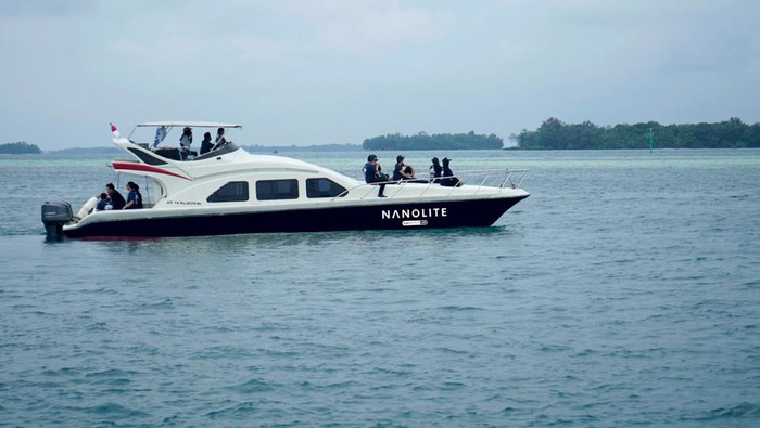 Setelah sukses melakukan branding dengan Super Car dan Helicopter, kali ini Nanolite-Pikolite menggebrak sebuah branding dengan  menggunakan Yacht. Keren!