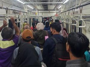 Buka Puasa saat di KRL-Transjakarta? Simak Aturannya!