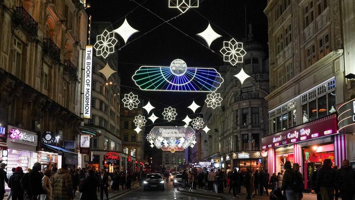 Sadiq Khan, Mayor of London, lights up the lights in central London to celebrate the start of Ramadan, Britain, March 7, 2024. REUTERS/Maja Smiejkowska