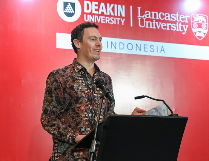 Lancaster University dan Deakin University di Bandung Lancaster University dan Deakin University di Bandung
