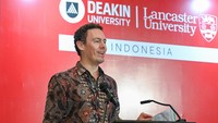 Pendekatan inovatif dengan mendirikan kampus gabungan di Bandung bersama Lancaster University Inggris ini akan membawa manfaat besar bagi Jawa Barat dan Indonesia, termasuk berkontribusi pada pengembangan ekonomi dan sumber daya manusia, ujar Penjabat Wakil Duta Besar Australia untuk Indonesia, Tim Stapleton, menghadiri acara peluncuran kemitraan Deakin University dan Lancaster University di Bandung pada Kamis (7/3/2024) kemarin.  Foto: (Dok Kedubes Australia)