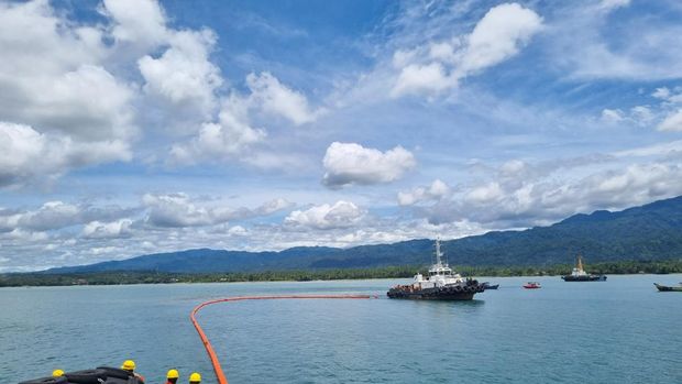 Latihan Penanganan Tumpahan Minyak. Foto: Dok Kilang Pertamina Internasional