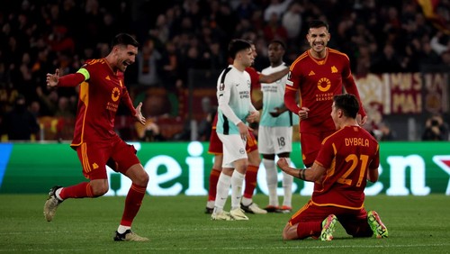 ROME, ITALY - MARCH 07: Paulo Dybala of AS Roma celebrates after scoring the opening goal during the UEFA Europa League 2023/24 round of 16 first leg match between AS Roma and Brighton & Hove Albion at Stadio Olimpico on March 07, 2024 in Rome, Italy. (Photo by Giampiero Sposito/Getty Images)