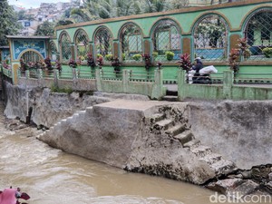 Detik-detik Air Bah Hanyutkan Tiga Santri di Cikapundung Bandung
