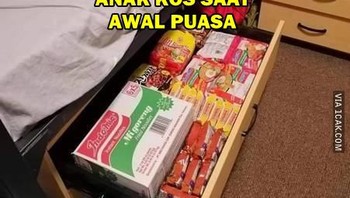 Sudah nyetok mie instan berapa kardus nih, detikers? Foto: 1cak
