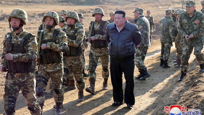 Momen Kim Jong Un Pantau Langsung Latihan Perang Militer Korut North Korean leader Kim Jong Un guides an artillery firing drill by the Korean People's Army, the country's military force, KCNA news agency reported, in North Korea, March 7, 2024 in this picture released on March 8, 2024, by the Korean Central News Agency. KCNA via REUTERS ATTENTION EDITORS - THIS IMAGE WAS PROVIDED BY A THIRD PARTY. REUTERS IS UNABLE TO INDEPENDENTLY VERIFY THIS IMAGE. NO THIRD PARTY SALES. SOUTH KOREA OUT. NO COMMERCIAL OR EDITORIAL SALES IN SOUTH KOREA.