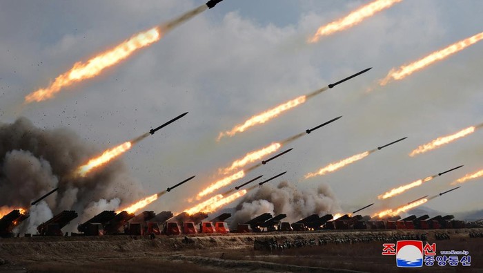 Momen Kim Jong Un Pantau Langsung Latihan Perang Militer Korut North Korean leader Kim Jong Un guides an artillery firing drill by the Korean People's Army, the country's military force, KCNA news agency reported, in North Korea, March 7, 2024 in this picture released on March 8, 2024, by the Korean Central News Agency. KCNA via REUTERS ATTENTION EDITORS - THIS IMAGE WAS PROVIDED BY A THIRD PARTY. REUTERS IS UNABLE TO INDEPENDENTLY VERIFY THIS IMAGE. NO THIRD PARTY SALES. SOUTH KOREA OUT. NO COMMERCIAL OR EDITORIAL SALES IN SOUTH KOREA.