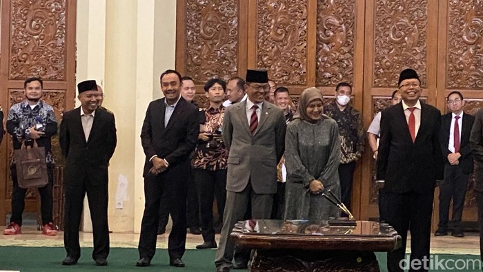 Momen pelantikan Amir Uskara sebagai Wakil Ketua MPR Fraksi PPP menggantikan Arsul Sani.