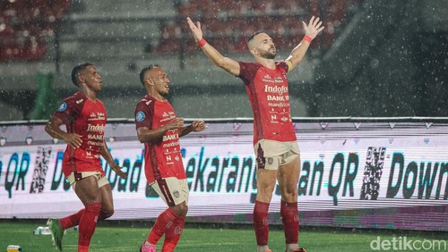 Pemain Bali United merayakan kemenangan atas PSIS Semarang.