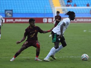 Gol Sundulan Yuran Fernandes Bawa PSM Makassar Unggul 1-0 Atas PSS Sleman