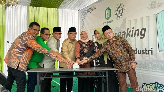 pembangunan SMK Mitra Industri di Mojokerto