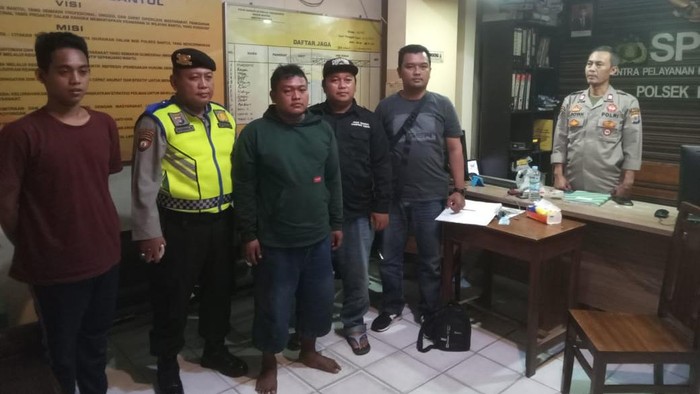 Polisi saat meringkus pelaku pencurian motor di Kasihan, Bantul. Foto diunggah Jumat (8/3/2024).
