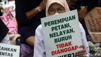 Aksi unjuk rasa ini digelar bertepatan dengan momentum Hari Perempuan Internasional. 