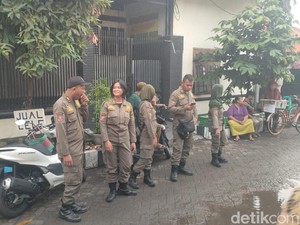 Satpol PP Surabaya Bantah Intimidasi Pedagang Pasar Kutisari Selatan