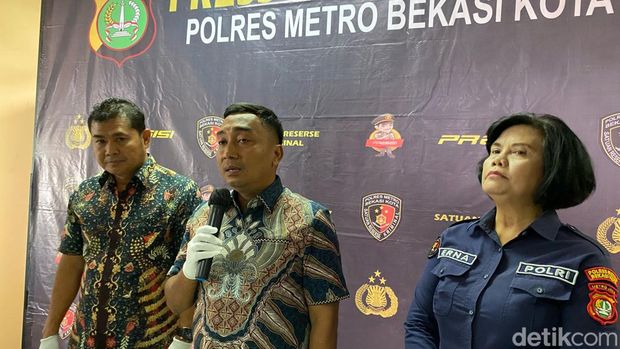 Polres Metro Bekasi Kota menggelar konferensi pers kasus ibu bunuh anak kandung (Tina Susilawati/detikcom)