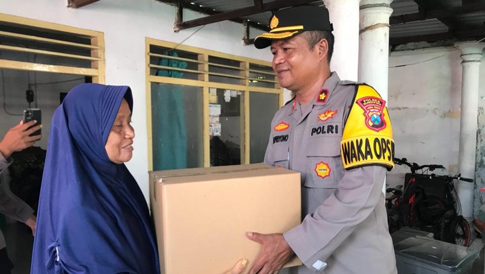Polres Mojokerto Kota Salurkan Bantuan ke korban Banjir