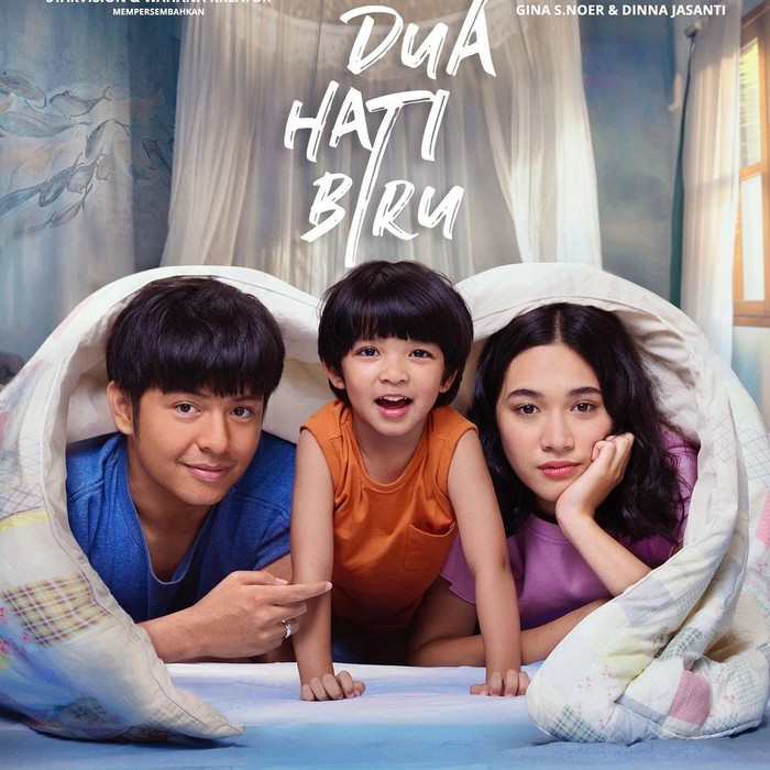 Poster Dua Hati Biru