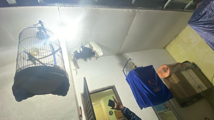Potret plafon warga dijebol maling di Depok (dok. Istimewa)