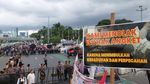 Potret Ratusan Massa Gelar Aksi Tolak Wacana Hak Angket Pemilu di DPR