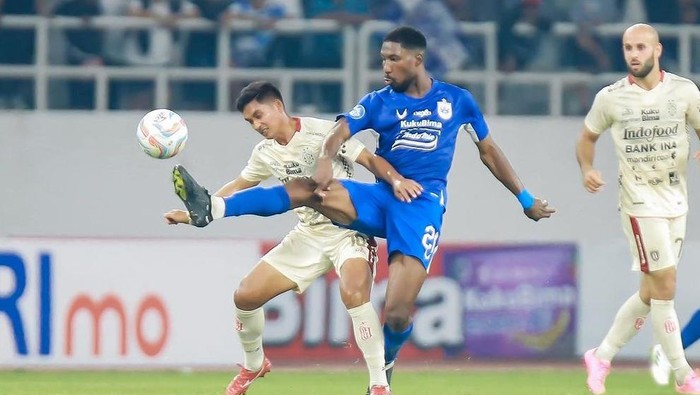 Pertemuan pertama PSIS vs Bali United di Stadion Jatidiri Semarang.