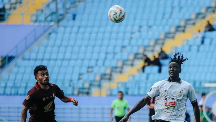 Laga PSM Makassar vs PSS Sleman.