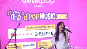 Quinn Salman juga ngajak fans-nya berjoget dan nyanyi bersama di lagu Tiba-Tiba.  Foto: Grandyos Zafna/ detikcom