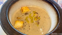 Di Massilia Cucina Italiana ada hidangan pembuka berupa sup truffle. Hidangan ini berisi jamur shitake dan porcini. Foto: detikfood