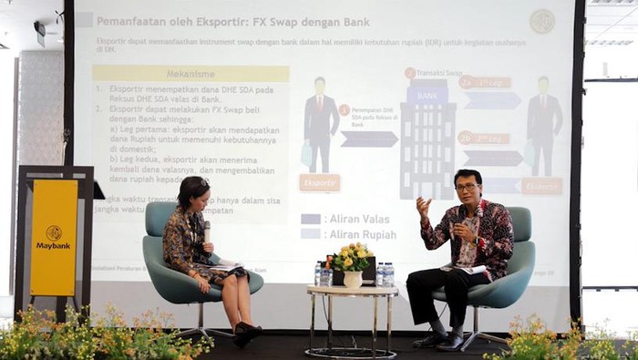 Maybank Indonesia menggelar acara sosialisasi aturan Devisa Hasil Ekspor (DHE) atas Sumber Daya Alam (SDA) untuk nasabah korporasi. Ini potretnya.