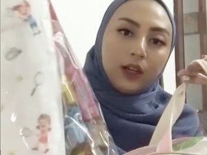 Intip Isi Souvenir Ultah Ameena Putri Aurel-Atta, Snack Hingga Perhiasan Emas