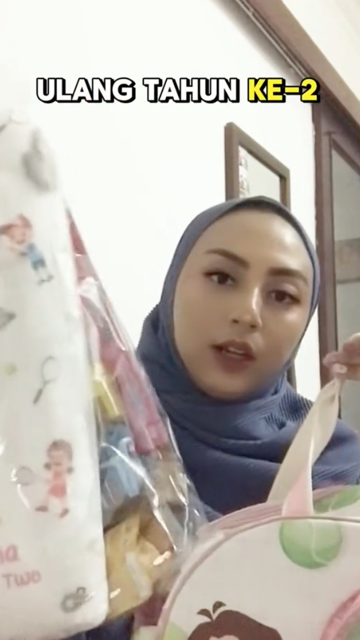 Souvenir ultah Ameena