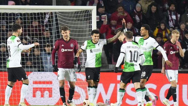 Liverpool's Luis Diaz, centre celebrates with teammates after scoring his side 4th goal during the Europa League round of 16 first leg, soccer match between Sparta Praha and Liverpool at the Epet Arena in Prague, Czech Republic, Thursday, March 7, 2024. (AP Photo/Petr David Josek)