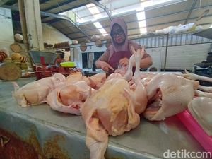 Harga Sembako Jogja Hari Ini 26 April 2024: Daging Ayam Turun Jadi Segini