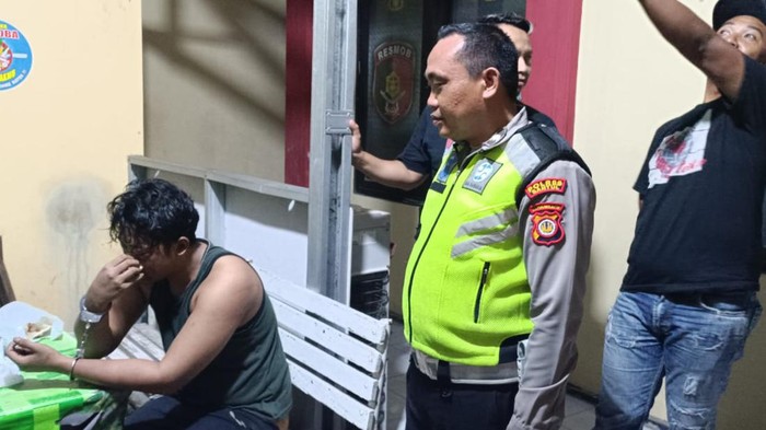 Polisi saat meringkus pelaku tabrak lari di Kota Jogja dan Banguntapan, Bantul, Kamis (8/3/2024).